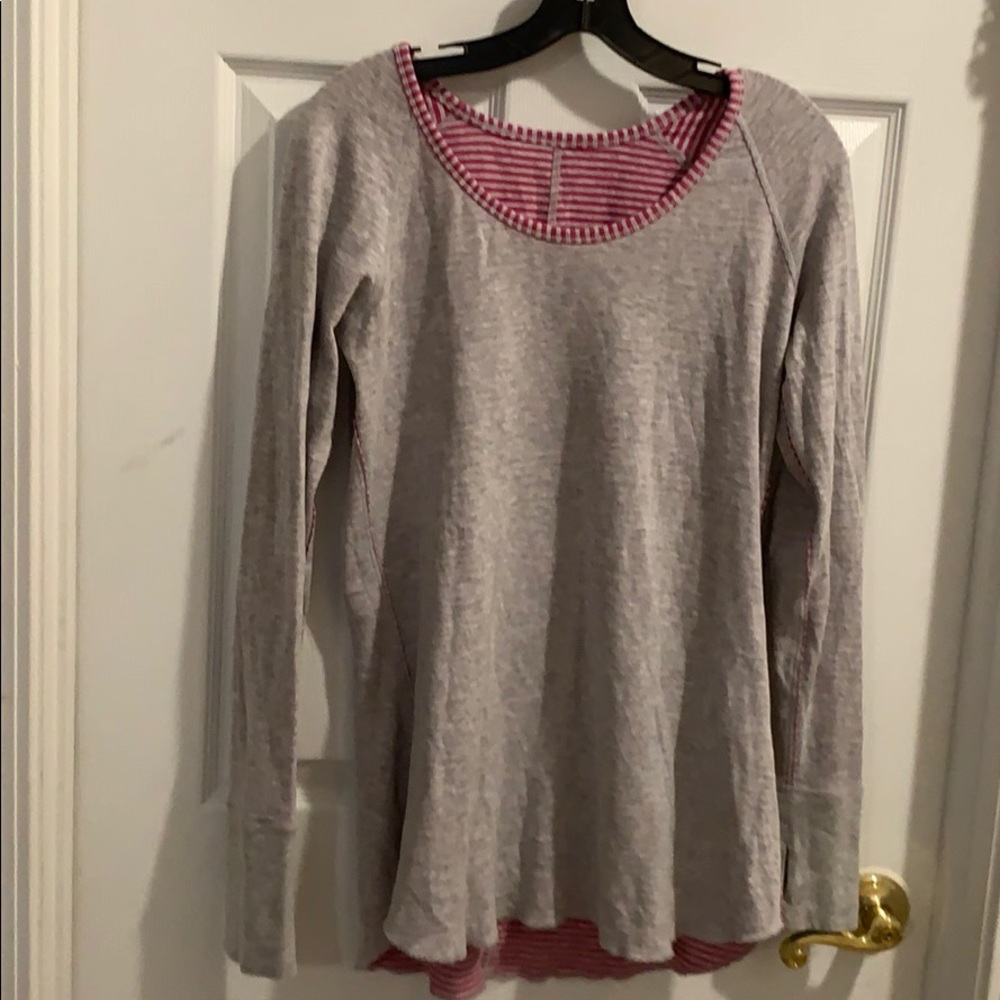 LULULEMON ATHLETICA reversible long sleeve